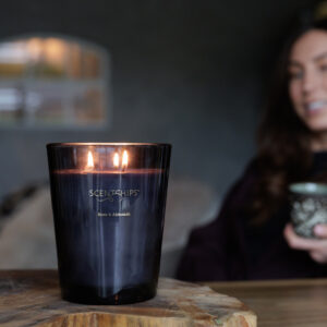 Scentchips - Scentchips Geurkaars Rose & Almonds XL Geurkaars Donker Grijs - 1870gr